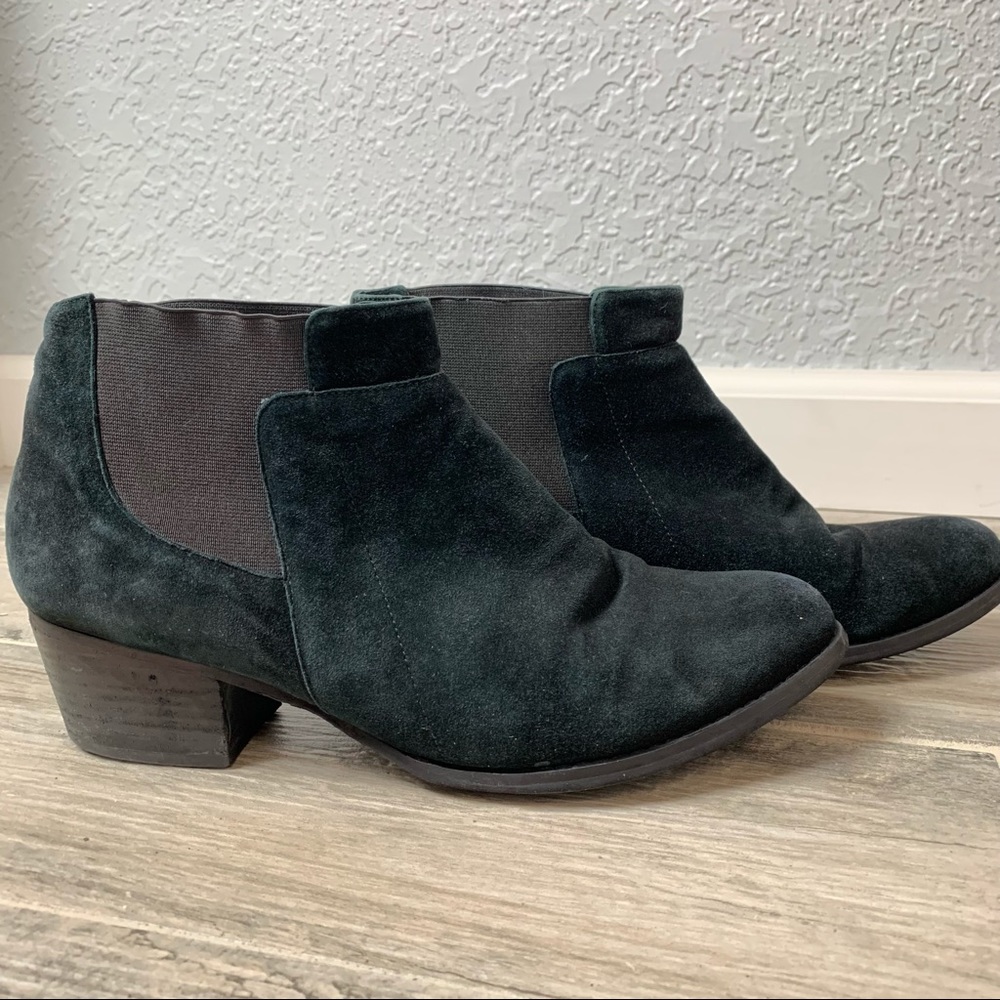 Van Eli black suede ankle boots size 10